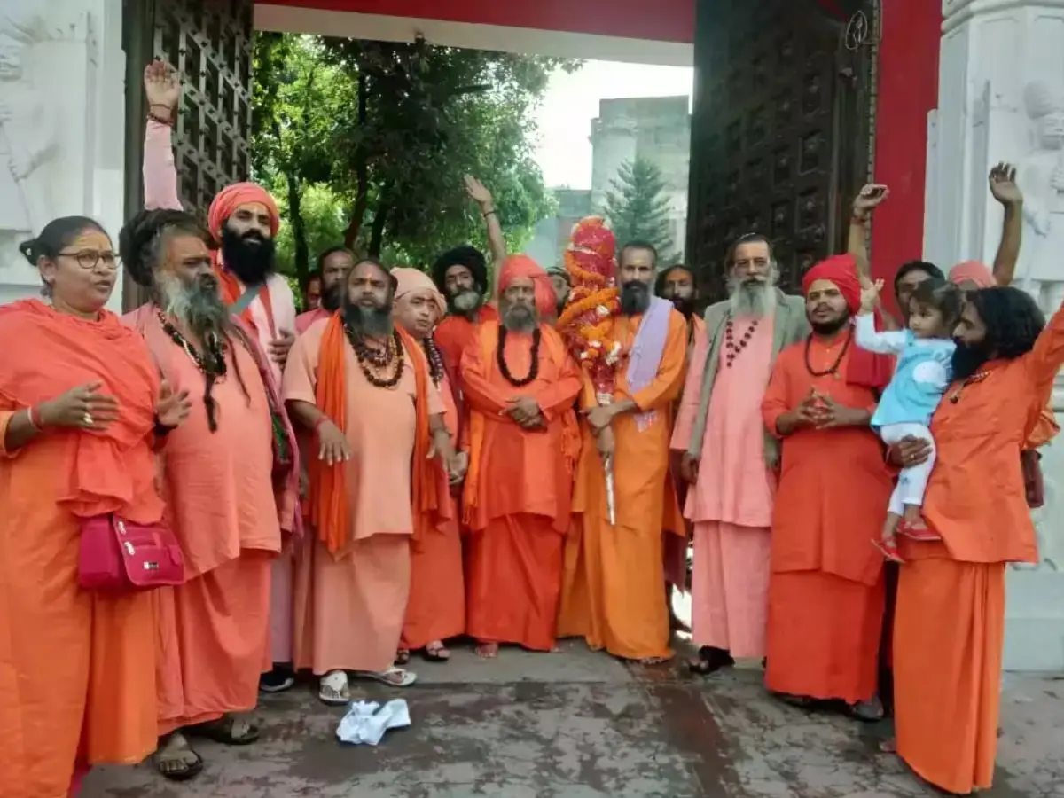 Prayagraj Nagar parvesh of AKhada Sadhu and Sant